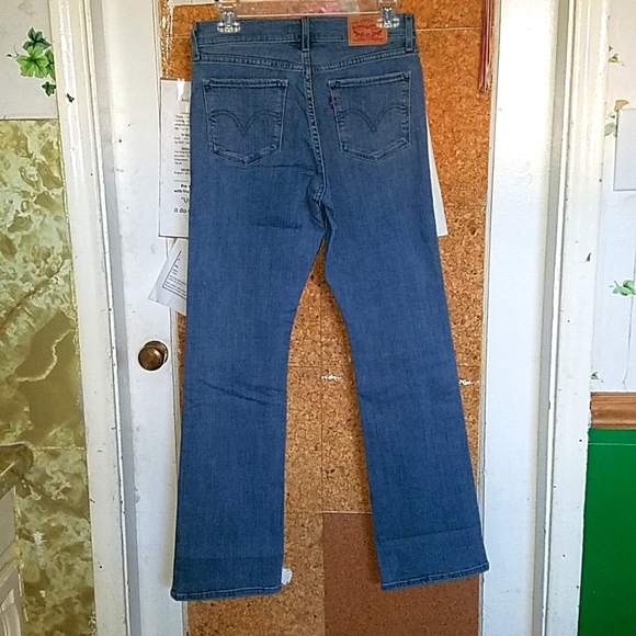 Levi's Women's Size 4 Classic Bootcut Jeans - Picture 2 of 5